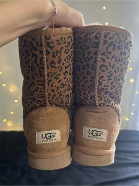 UGG Leopard Print Classic Short Boots - Chestnut Brown
